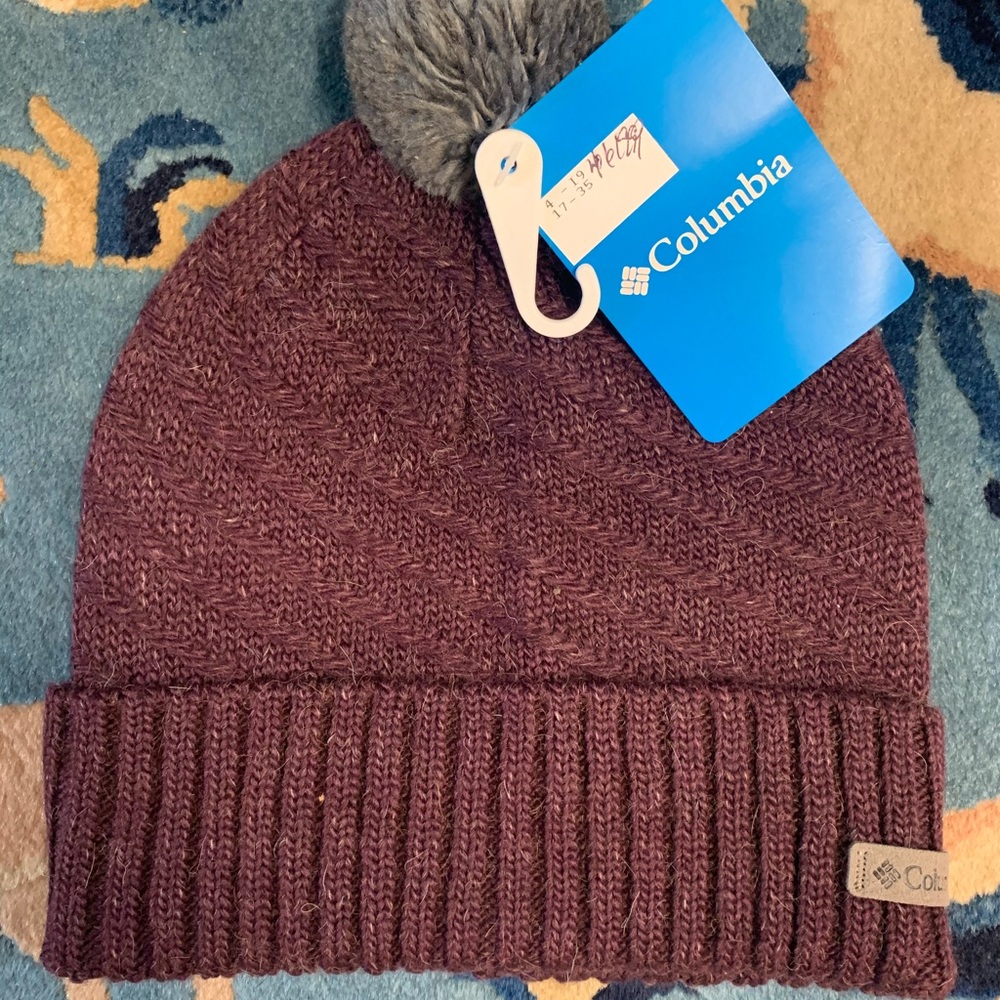 Columbia plum colored knitted beanie 🍇🍠